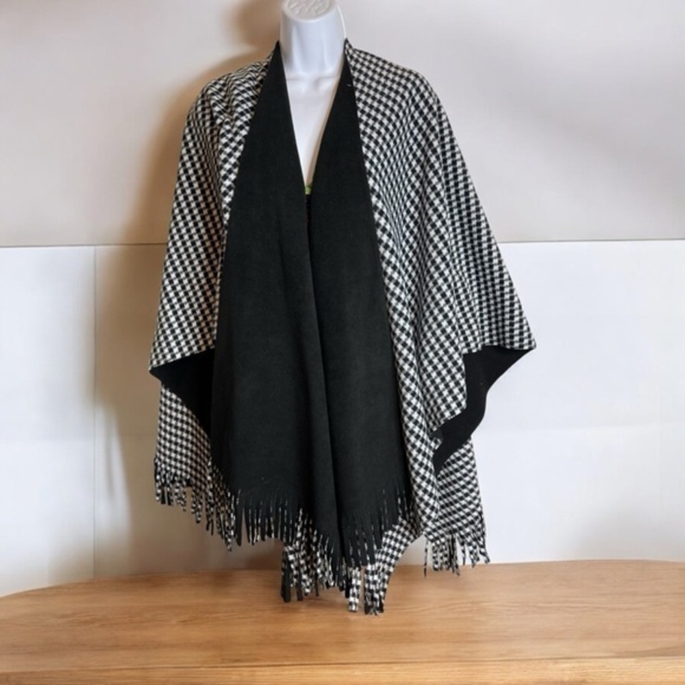 E Studio black & white houndstooth cape